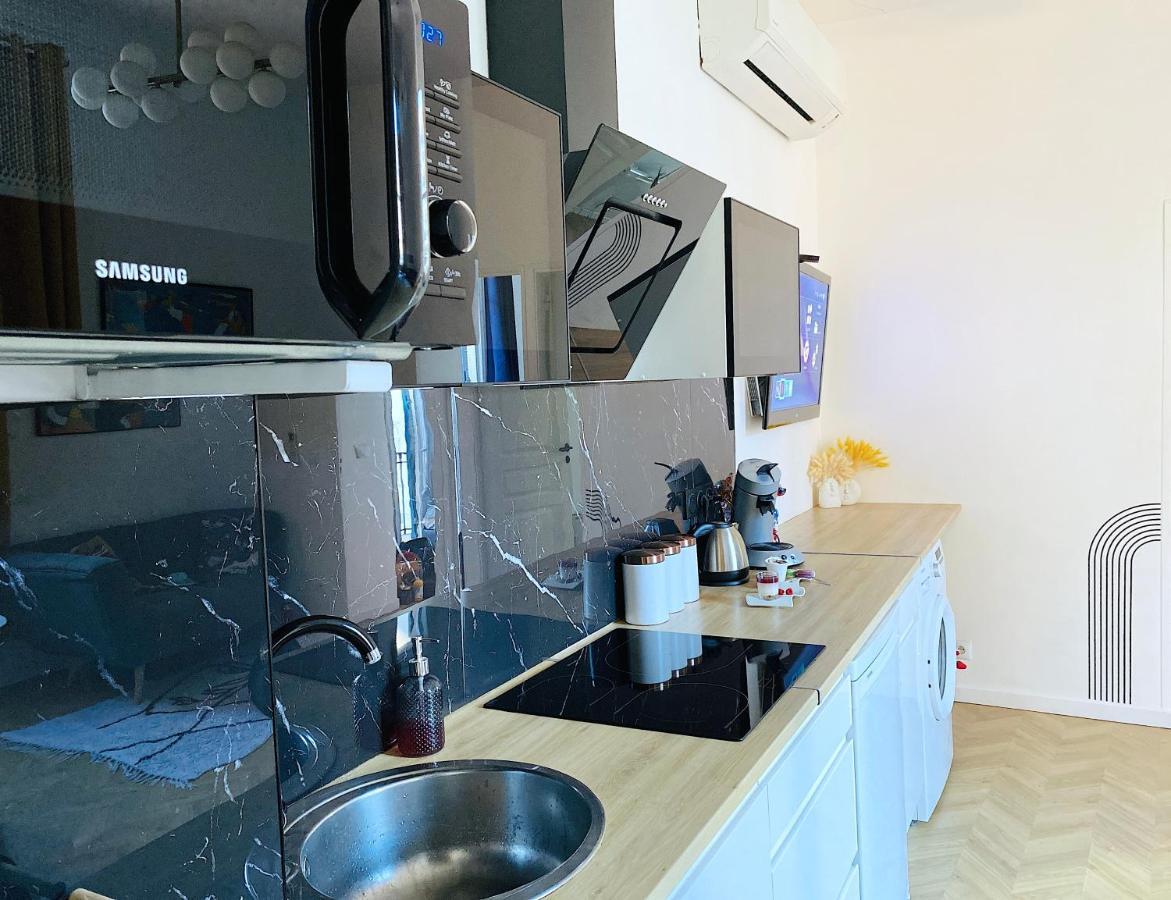 Sea - 2 Bedroom - Kitchen - Wifi - Tramway - Air Conditioner Nice Luaran gambar